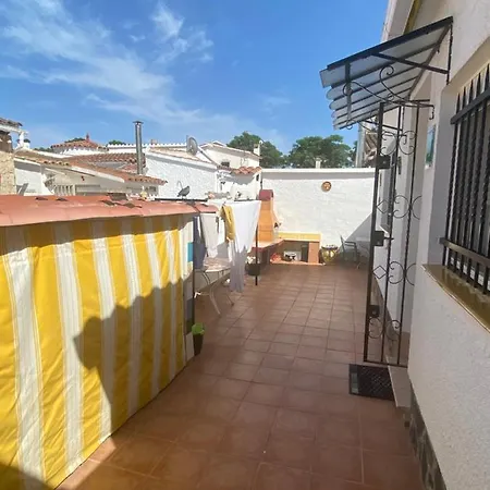 Xalet Amb Piscina Privada Holiday home Empuriabrava